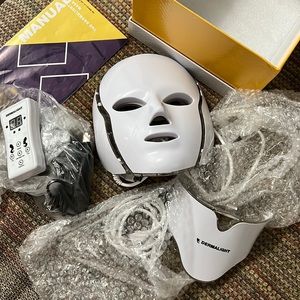 Dermalight face mask